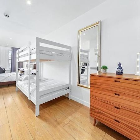 1 Bedroom Flat Piccadilly Sleep 7 In London Vr10 المظهر الخارجي الصورة