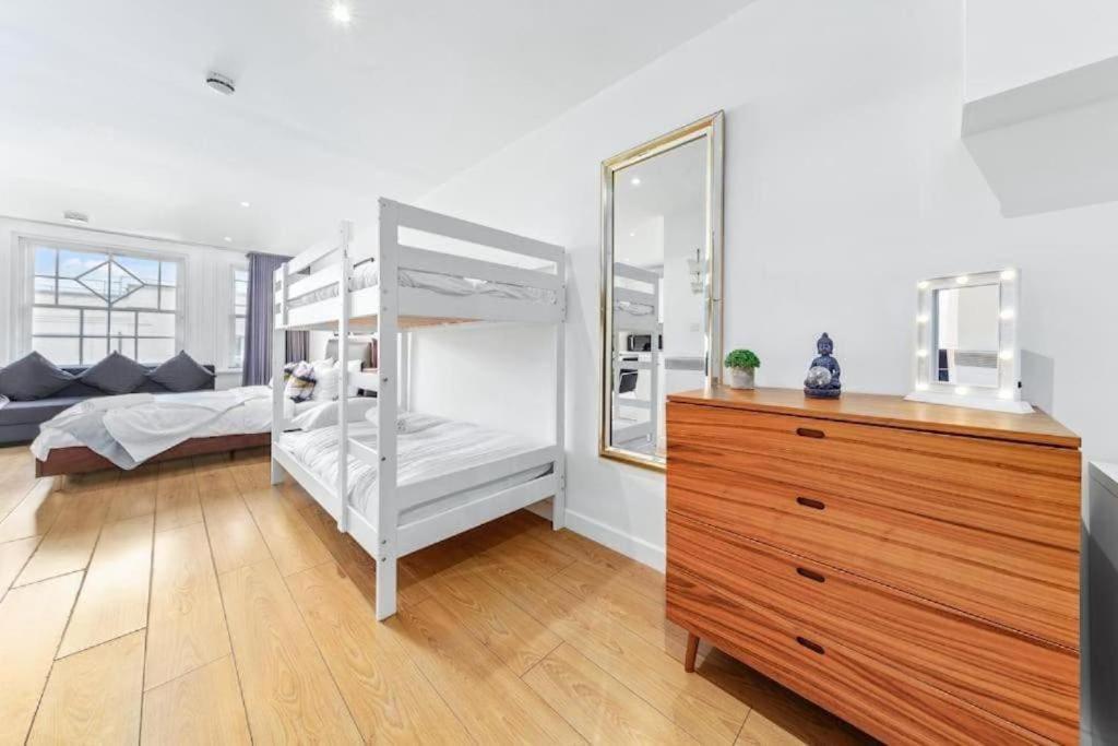 1 Bedroom Flat Piccadilly Sleep 7 In London Vr10 المظهر الخارجي الصورة