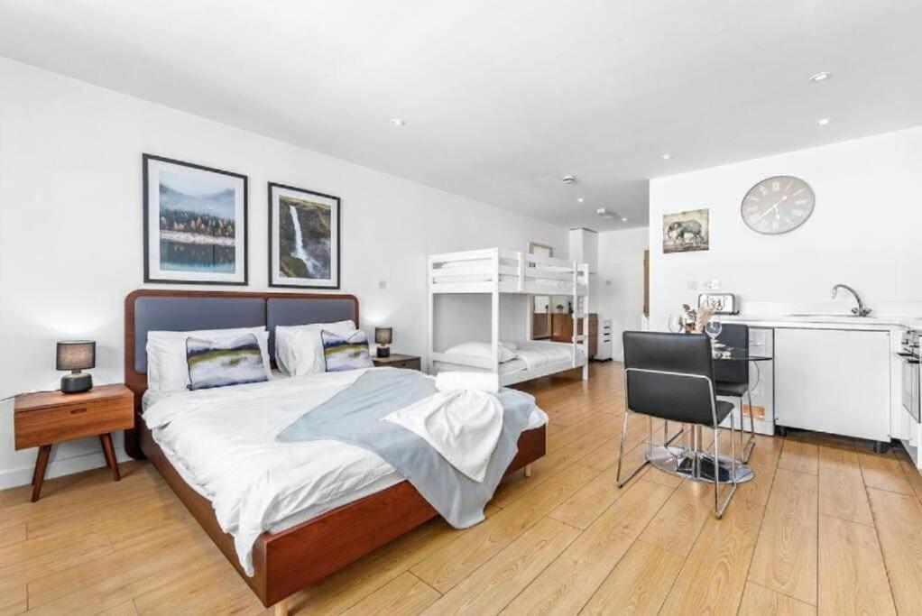 1 Bedroom Flat Piccadilly Sleep 7 In London Vr10 المظهر الخارجي الصورة