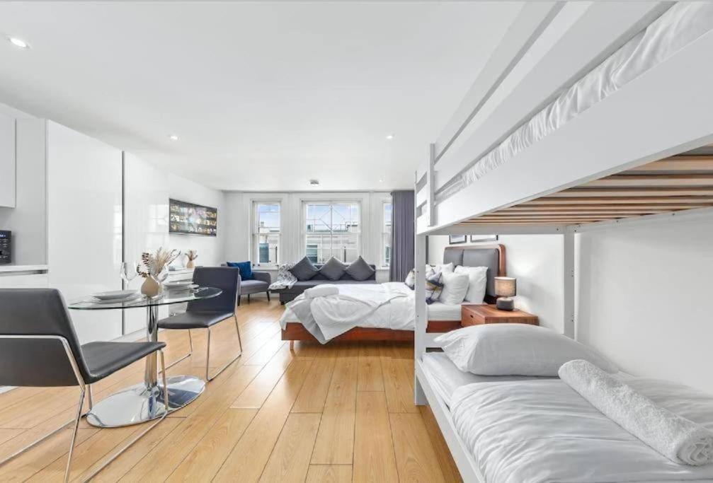 1 Bedroom Flat Piccadilly Sleep 7 In London Vr10 المظهر الخارجي الصورة