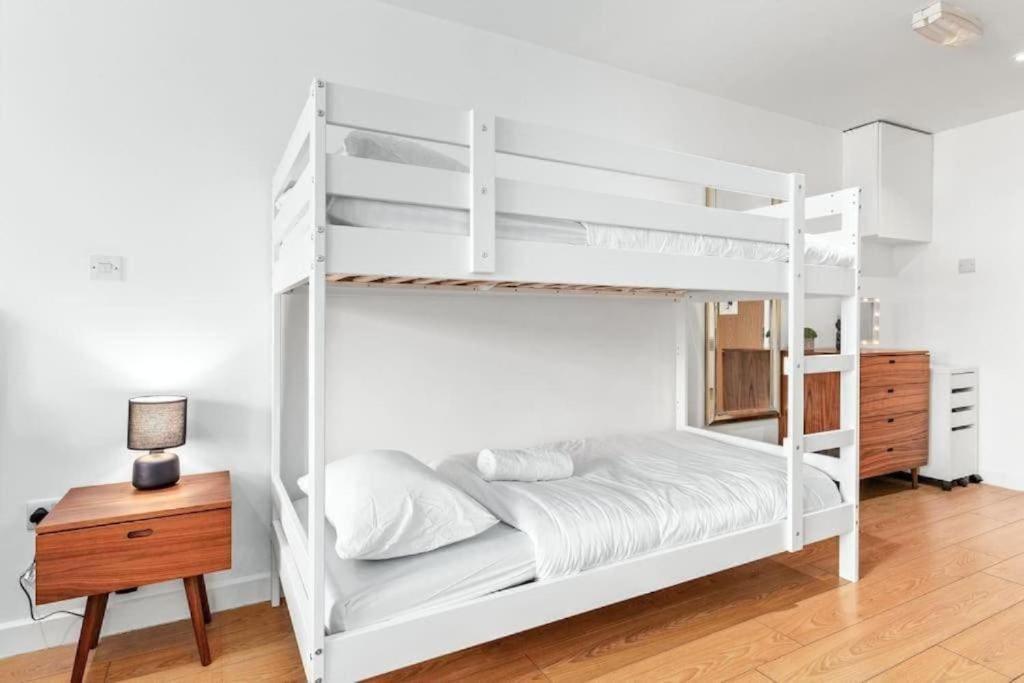 1 Bedroom Flat Piccadilly Sleep 7 In London Vr10 المظهر الخارجي الصورة
